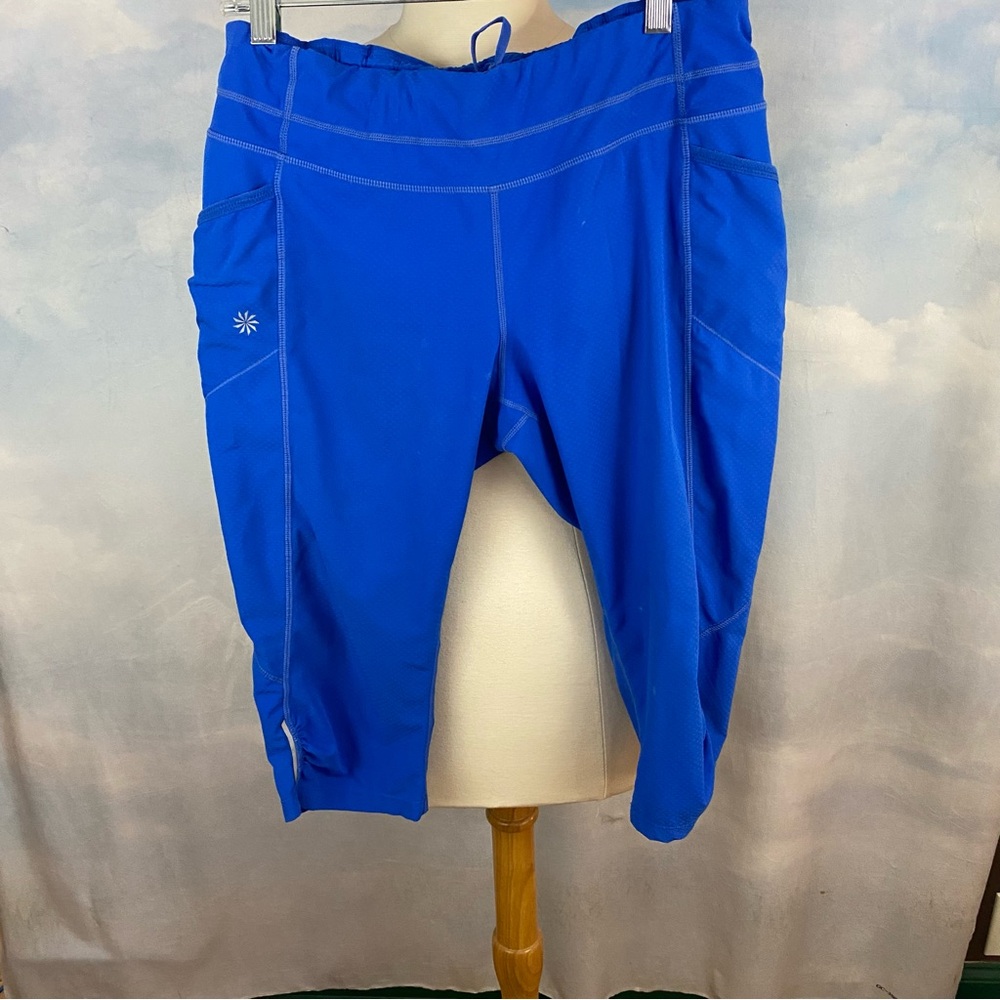 Athleta Dobby Be Free Knickers Athletic Capri Leggings